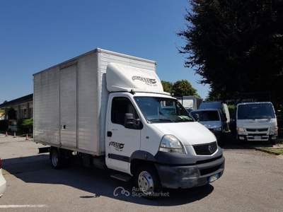 Renault Trucks Mascott cassonato Bianco usata Carugo