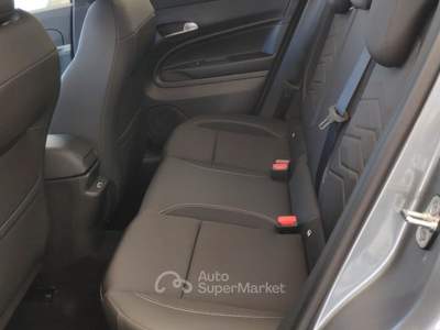 Jeep Avenger 100 cv Longitude my 25 Rosso usata MONOPOLI