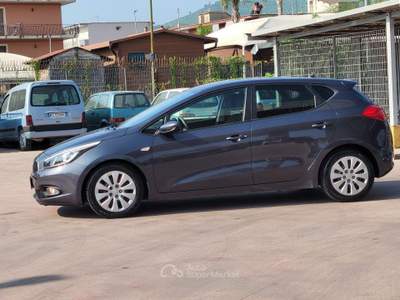 Kia Cee'd 1.6 CRDi 110CV 5 porte Cool Grigio usata Quarto