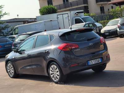Kia Cee'd 1.6 CRDi 110CV 5 porte Cool Grigio usata Quarto