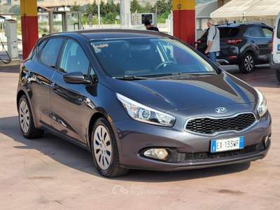 Kia Cee'd 1.6 CRDi 110CV 5 porte Cool Grigio usata Quarto