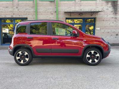 Fiat Panda 1.0 70CV HYBRID NAVIGATORE SENSORI PARCHEGGIO Rosso usata Venezia