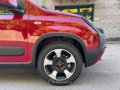Fiat Panda 1.0 70CV HYBRID NAVIGATORE SENSORI PARCHEGGIO Rosso usata Venezia