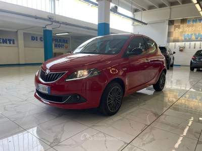 Lancia Ypsilon 1.0 firefly hybrid Gold s&s 70cv 5p.ti Rosso usata Seregno