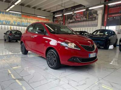 Lancia Ypsilon 1.0 firefly hybrid Gold s&s 70cv 5p.ti Rosso usata Seregno