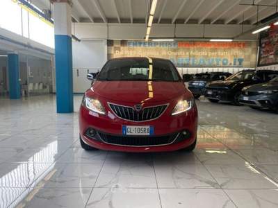 Lancia Ypsilon 1.0 firefly hybrid Gold s&s 70cv 5p.ti Rosso usata Seregno