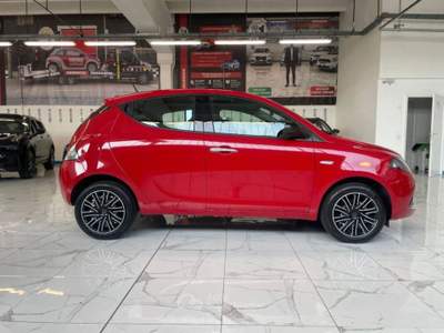 Lancia Ypsilon 1.0 firefly hybrid Gold s&s 70cv 5p.ti Rosso usata Seregno