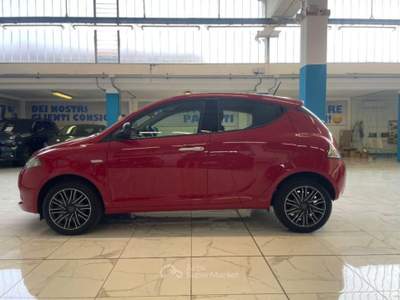 Lancia Ypsilon 1.0 firefly hybrid Gold s&s 70cv 5p.ti Rosso usata Seregno