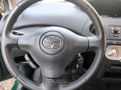 Toyota Yaris 1.4 D-4D cat 5p Sol Verde usata SAN MARTINO SICCOMARIO