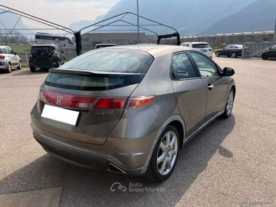 Honda Civic Civic 2.2 i-CTDi 5p. Elegance DPF Grigio usata Scurelle