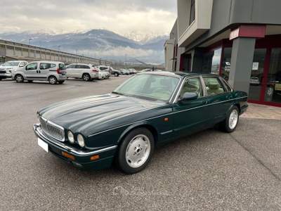 Jaguar XJ Sovereign 4.0 automatic Verde usata Scurelle