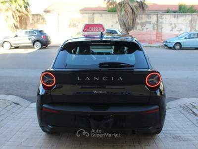 Lancia Ypsilon Hybrid e-DCT-KM 0 Nero usata Trapani