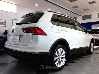 Volkswagen Tiguan 2.0 TDI 150 CV DSG LIFE Bianco usata Carlentini