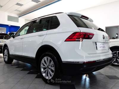 Volkswagen Tiguan 2.0 TDI 150 CV DSG LIFE Bianco usata Carlentini