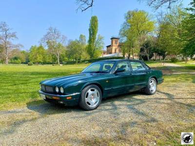Jaguar XJR 4.0 cat Verde usata Acqui Terme