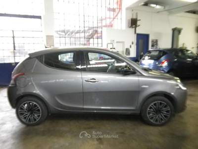Lancia Ypsilon 1.0 FireFly 5 porte S&S Hybryd Gold Grigio usata CALUSO