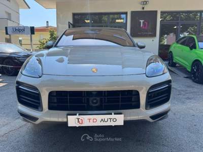 Porsche Cayenne Coupe E-Hybrid-Pacchetto GTS-Gesso-22-Carbonio Grigio usata Verucchio