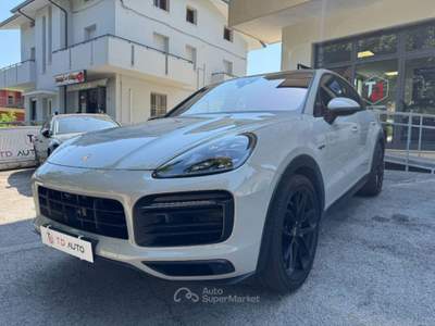 Porsche Cayenne Coupe E-Hybrid-Pacchetto GTS-Gesso-22-Carbonio Grigio usata Verucchio