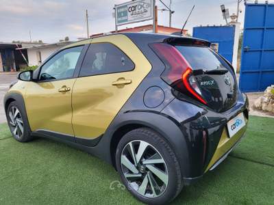 Toyota Aygo TOYOTA AYGO X 1.0 VVT-i 72CV. LOUNGE UNIPRO' Oro usata Bari