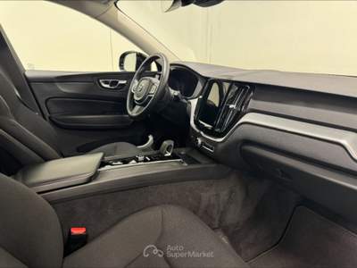 Volvo XC60 B4 MOMENTUM PRO AUTO Nero usata San Fior
