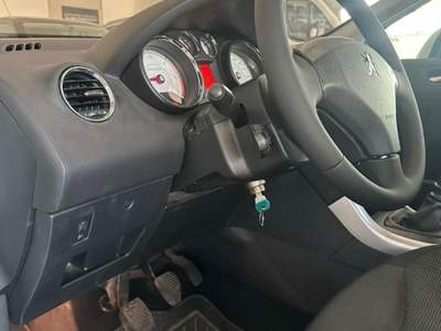 Peugeot 308 8V HDi 112CV FAP 5p. Business Bianco usata Castellammare di Stabia