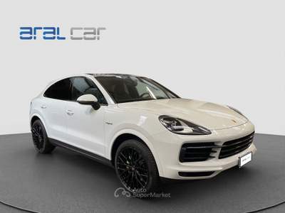 Porsche Cayenne COUPE' 3.0 V6 E-HYBRID 340 CV Bianco usata Torino