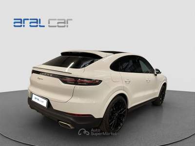 Porsche Cayenne COUPE' 3.0 V6 E-HYBRID 340 CV Bianco usata Torino