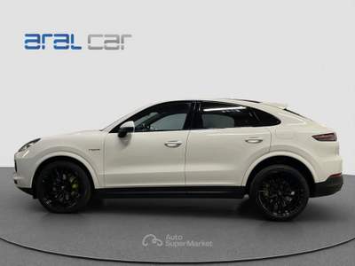 Porsche Cayenne COUPE' 3.0 V6 E-HYBRID 340 CV Bianco usata Torino