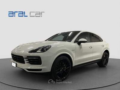 Porsche Cayenne COUPE' 3.0 V6 E-HYBRID 340 CV Bianco usata Torino