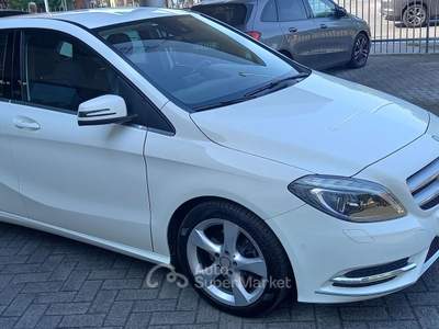 Mercedes-Benz Classe B d Sport plus full optional come nuova!!! GUARDA ! Bianco usata Pavia