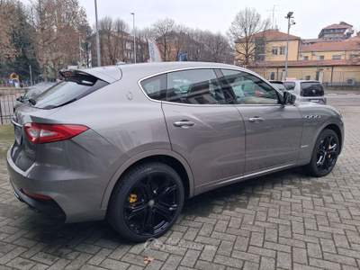 Maserati Levante 3.0 V6 Gransport 350cv auto my20 Grigio usata Pavia