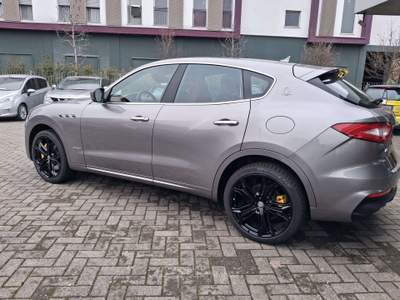 Maserati Levante 3.0 V6 Gransport 350cv auto my20 Grigio usata Pavia