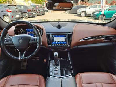 Maserati Levante 3.0 V6 Gransport 350cv auto my20 Grigio usata Pavia