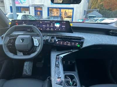 Peugeot 3008 3008 Hybrid 145 e-DCS6 Allure Nero usata Bisuschio