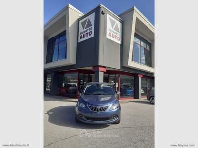 Lancia Ypsilon Ypsilon 1.0 FireFly 5p.S&S Hybryd Gold Blu/Azzurro usata Scurelle Lancia Ypsilon Ypsilon 1.0 FireFly 5p.S&S Hybryd Gold Blu/Azzurro usata Scurelle