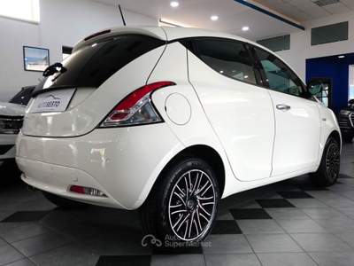 Lancia Ypsilon 1.0 FIREFLY HYBRID 70 CV GOLD Bianco usata Carlentini