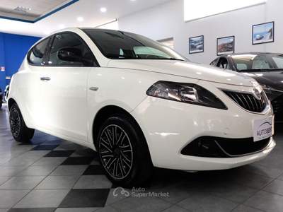Lancia Ypsilon 1.0 FIREFLY HYBRID 70 CV GOLD Bianco usata Carlentini