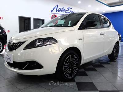 Lancia Ypsilon 1.0 FIREFLY HYBRID 70 CV GOLD Bianco usata Carlentini