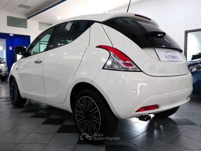 Lancia Ypsilon 1.0 FIREFLY HYBRID 70 CV GOLD Bianco usata Carlentini