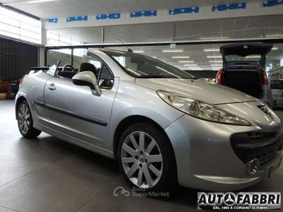Peugeot 207 HDi 110CV FAP CC Féline Argento usata CORIANO