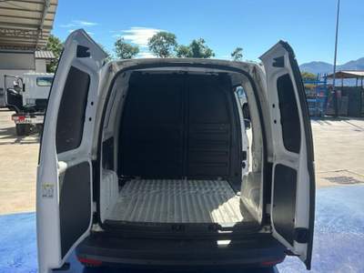 Volkswagen Caddy 2.0 TDI 102 CV Comfortline Bianco usata Lariano