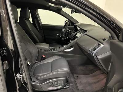 Jaguar E-Pace E-Pace 2.0D I4 163 CV AWD Auto R-Dynamic SE IVA ESPOSTA Nero usata Novara