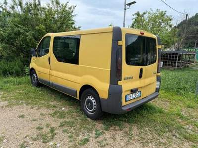 Renault Trafic T27 2.5 dCi/140 PC-TN Combi Conf. Giallo usata VALDAGNO