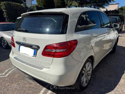 Mercedes-Benz Classe B B 200 NGD Premium Bianco usata ANGRI