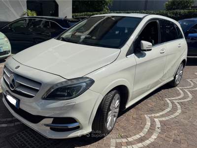 Mercedes-Benz Classe B B 200 NGD Premium Bianco usata ANGRI