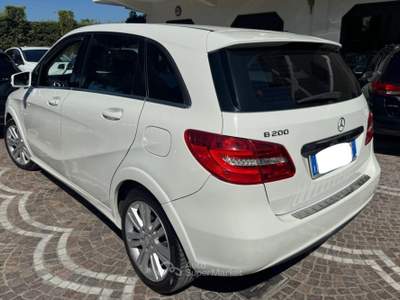 Mercedes-Benz Classe B B 200 NGD Premium Bianco usata ANGRI