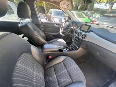 Mercedes-Benz Classe B B 200 NGD Premium Bianco usata ANGRI