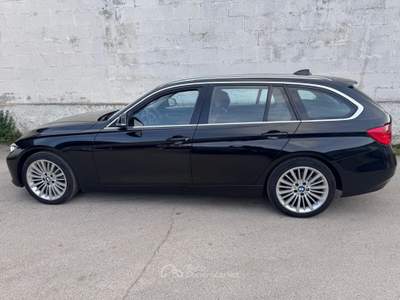 BMW Serie 3 320d 320 320d Touring Luxury Nero usata MOLFETTA