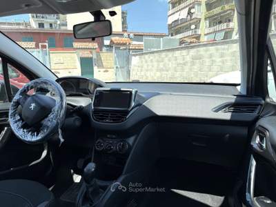 Peugeot 208 sempre in box Nero usata Napoli