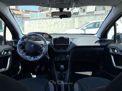 Peugeot 208 sempre in box Nero usata Napoli